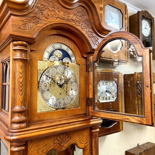 Đồng hồ tạ cây Howard Miller thùng sồi dáng mái sò 12/12 chơi 3 bản nhạc