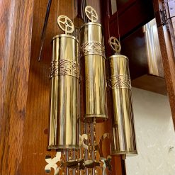 Đồng hồ tạ cây Howard Miller thùng sồi dáng mái sò 12/12 chơi 3 bản nhạc