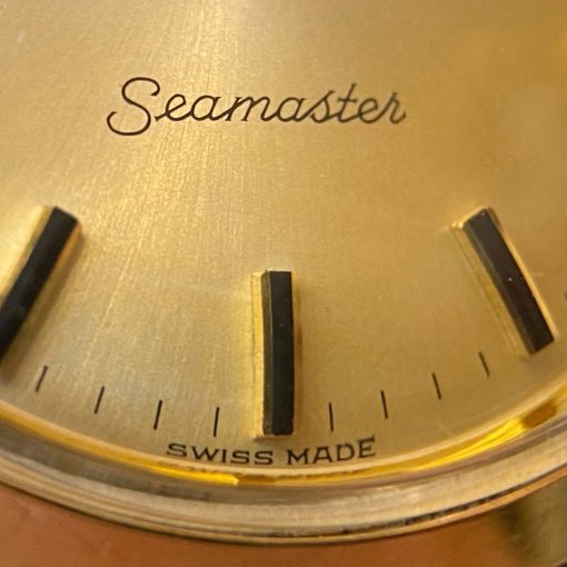 Đồng hồ Omega Seamaster bọc vàng màu sắc sang trọng