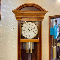 Đồng hồ tạ cây Kieninger thiết kế độc lạ cùng tiếng chuông gông thép vang ngân