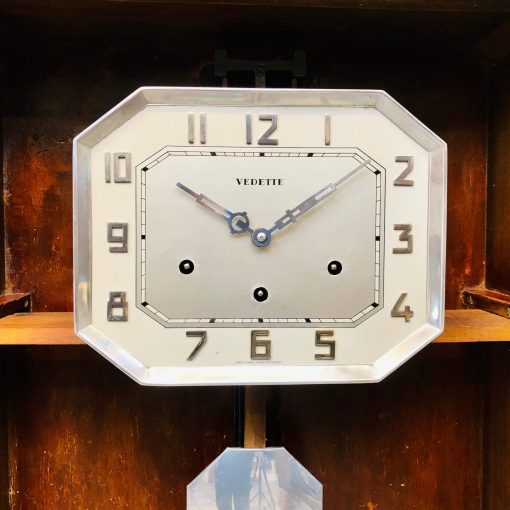 Đồng hồ Vedette thùng bè số nổi, kính cong mo hội tụ các nét đẹp cao cấp