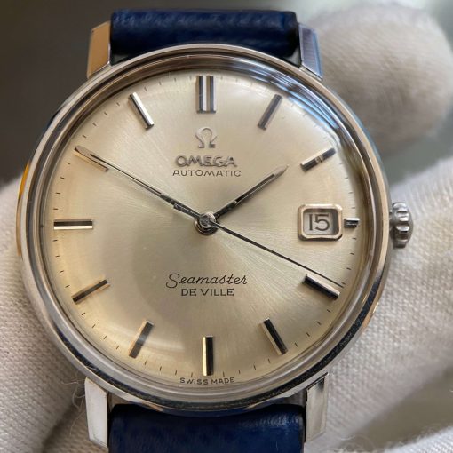 ĐỒNG HỒ OMEGA SEAMASTER DE VILL CỌC CÀI ĐÁ ĐEN VỎ THÉP BÉN CẠNH THỤY SỸ