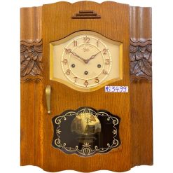 Đồng hồ cổ Odo 57/8/8 mặt số nổi trên nền vàng thiết kế thùng bè chạm chùm hoa cùng bộ máy đẹp 