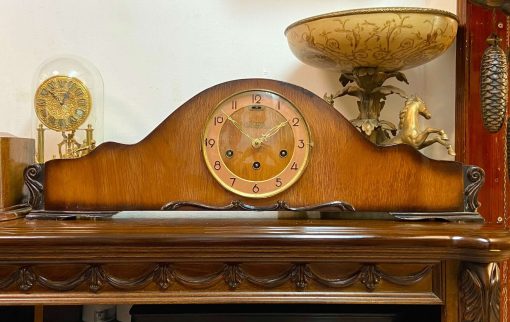 Đồng hồ vai bò số nổi trên nền vàng hồng cùng bộ kim đẹp