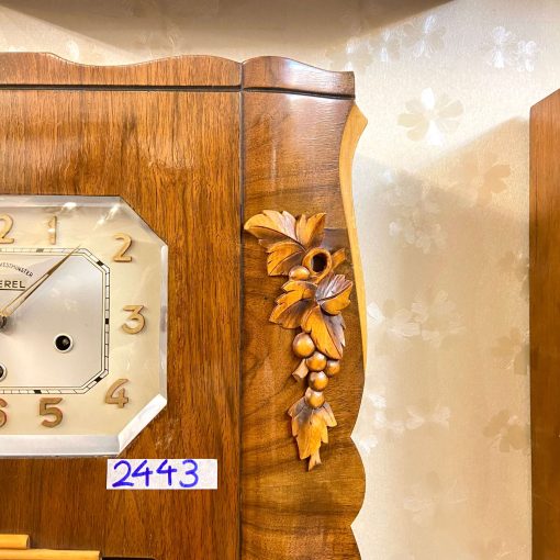 Đồng hồ FFR thùng cánh bướm số nổi vàng từ Pháp