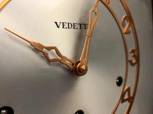 Đồng hồ cổ Vedette mặt số vàng hồng cổ kính