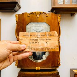 Đồng hồ cổ Vedette số nổi mạ crom thùng bè cánh bướm vân nu nhập pháp 