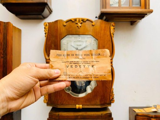Đồng hồ cổ Vedette số nổi mạ crom thùng bè cánh bướm vân nu nhập pháp