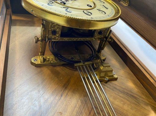 Đồng hồ độc lạ cổ kính Gb nhập Đức