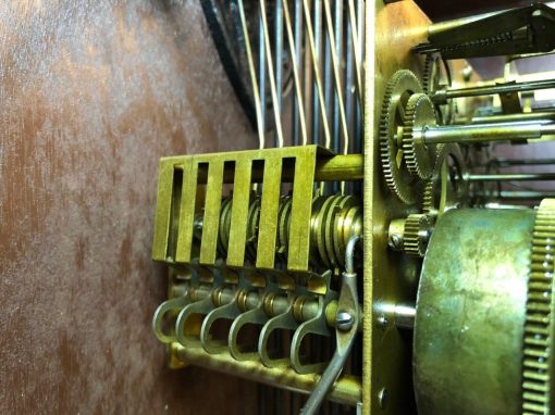 Đồng hồ FFR số nổi vàng chơi 4 bản nhạc thùng bè chùm nho nhập pháp