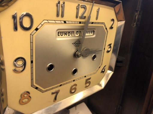 Đồng hồ Girod có hiển thị lịch và chơi 2 bản nhạc