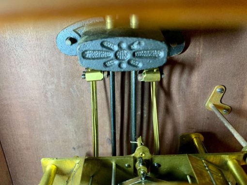 Đồng hồ Junghans cổ thùng dài vân nu họa tiết đồng đẹp nhập Đức