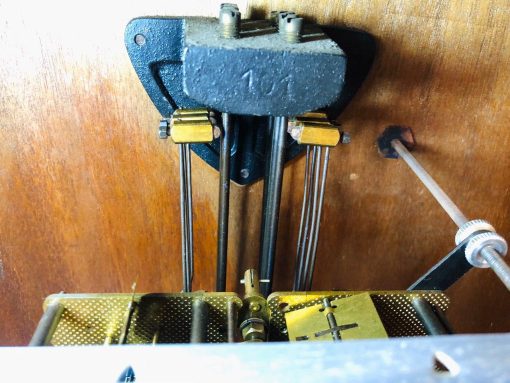 Đồng hồ Odo 57/8/8 thùng trạm trổ chùm nho 4 góc âm thanh du dương nhập pháp