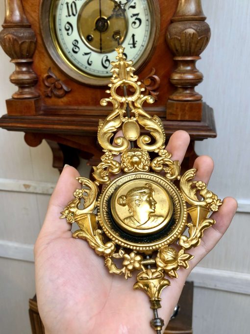 Đồng hồ phù điêu đức thiết kế trưng bày sang trọng