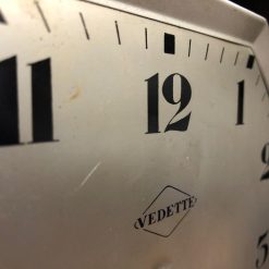 Đồng hồ Vedette 8 côn vỏ thùng dài mặt kính cong