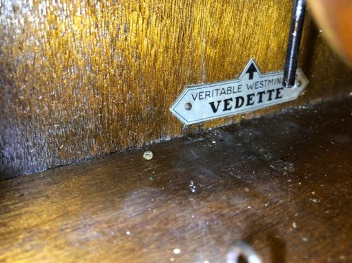 Đồng hồ Vedette mặt số nổi vàng hồng thùng cổ kính
