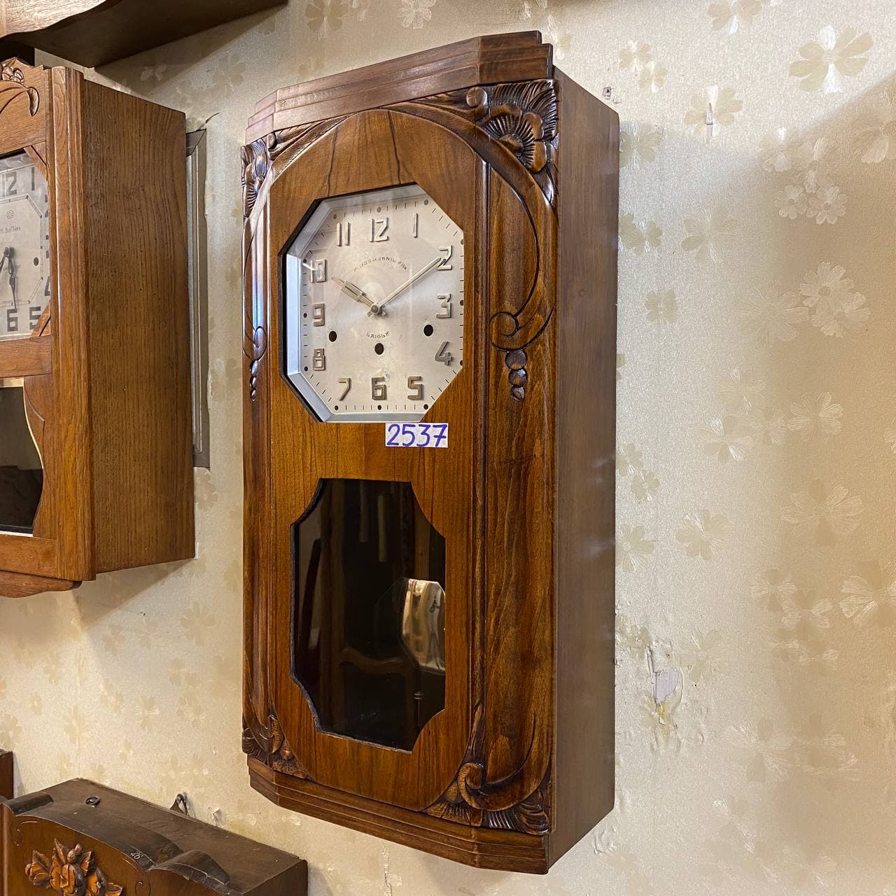 Đồng hồ kienzle thùng dài chạm trổ mặt số nổi sáng từ Đức