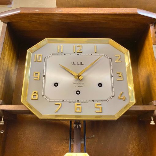 Đồng hồ cổ Vedette số nổi vàng thùng nu điểm chùm đào 2 bên cùng bộ máy đẹp