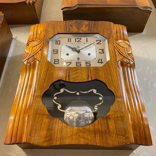 Đồng hồ cổ Odo 57/8 với bộ máy 3 vách hoa dâu đẹp nguyên bản cùng thiết kế thùng vân nu chạm chùm đào