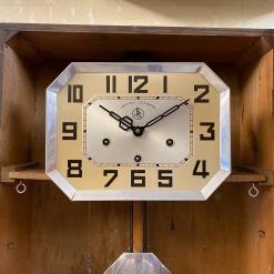 Đồng hồ cổ Odo 57/8 với bộ máy 3 vách hoa dâu đẹp nguyên bản cùng thiết kế thùng vân nu chạm chùm đào 