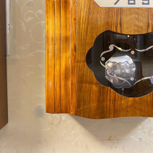 Đồng hồ cổ Odo 57/8 với bộ máy 3 vách hoa dâu đẹp nguyên bản cùng thiết kế thùng vân nu chạm chùm đào