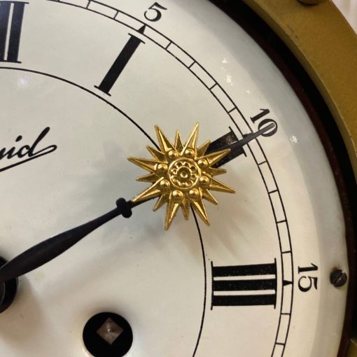 Đồng hồ cổ Boulle thiết kế độc đáo cùng bộ mặt số men la mã và bộ máy vách đồng vàng