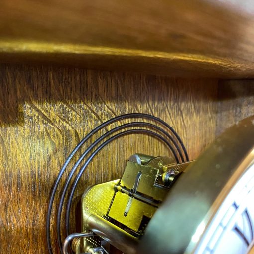 Đồng hồ FHS song tiện thùng sồi gông vòng nổi bật chi tiết chú ngựa mạnh mẽ