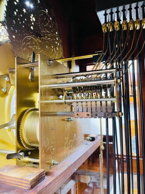 Đồng hồ tủ cây Ridgeway 12/12 mái sừng mặt lắc pha lê - Hình ảnh 14