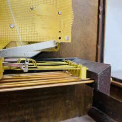 Đồng hồ để bàn Howard Miller 8/8 chơi chuông 3 bản nhạc
