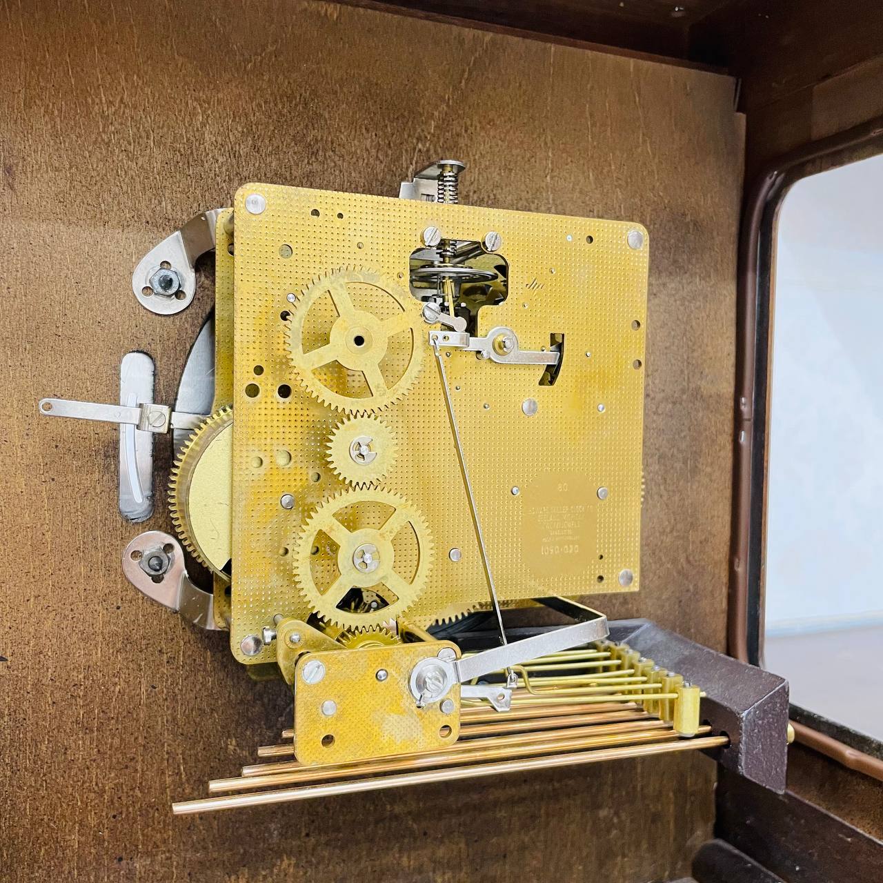 Đồng hồ để bàn Howard Miller 8/8 chơi chuông 3 bản nhạc