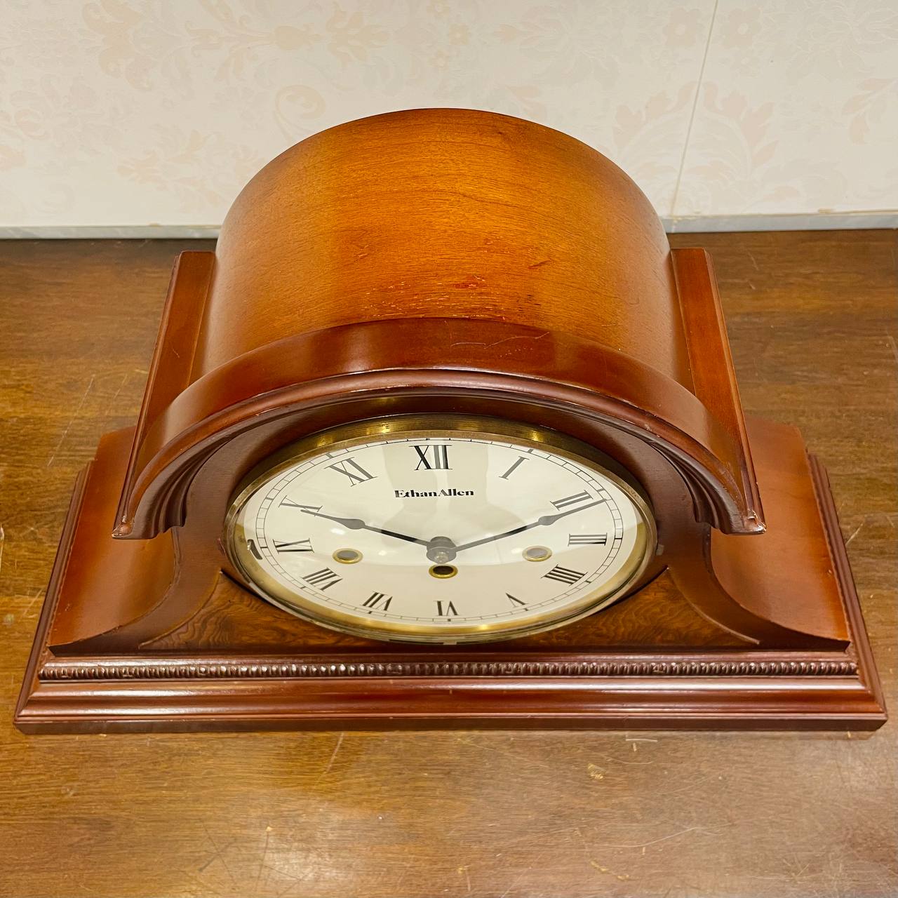 Đồng hồ để bàn Ethan Allen 5/5 mặt tròn số la mã