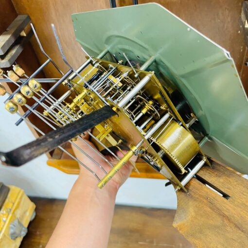 Đồng hồ cổ Vedette 8/8 mặt số nổi vàng ngắt chuông đêm tự động - Hình ảnh 13