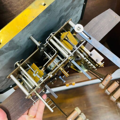 Đồng hồ cổ FFR 8/8 thùng nu đào số nổi vàng - Hình ảnh 11