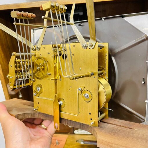 Đồng hồ cổ Vedette 8/8 thùng nu mặt số nổi vàng - Hình ảnh 11