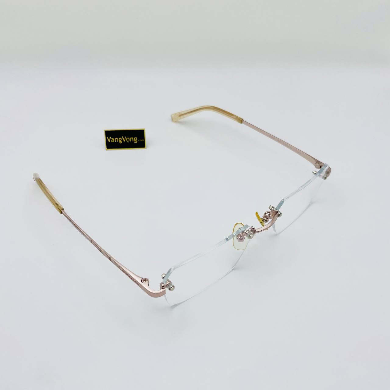 Gọng kính Burberrys màu hồng champagne tinh tế