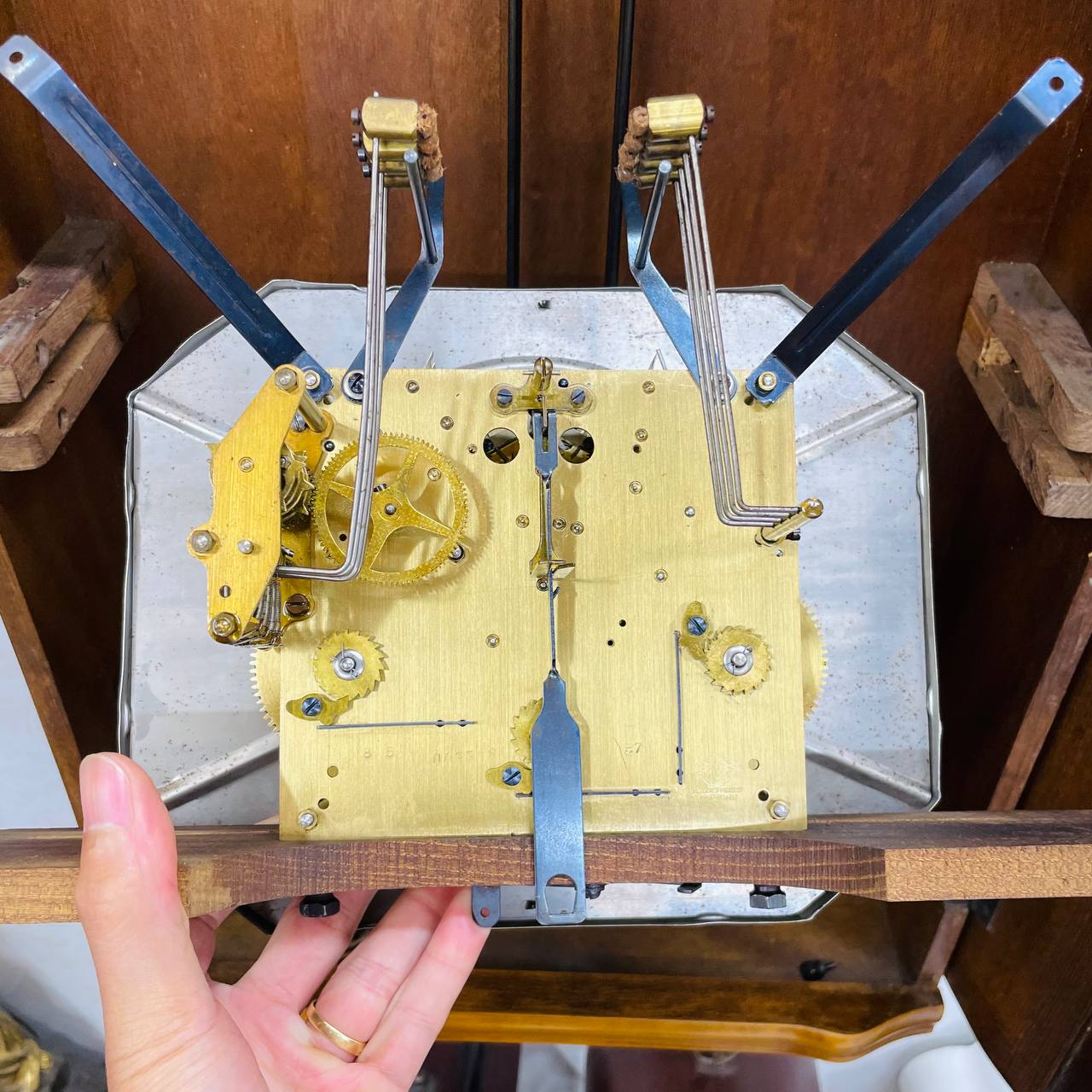 Đồng hồ cổ Vedette 8/8 thùng nu hoa cổ điển - Ảnh 9