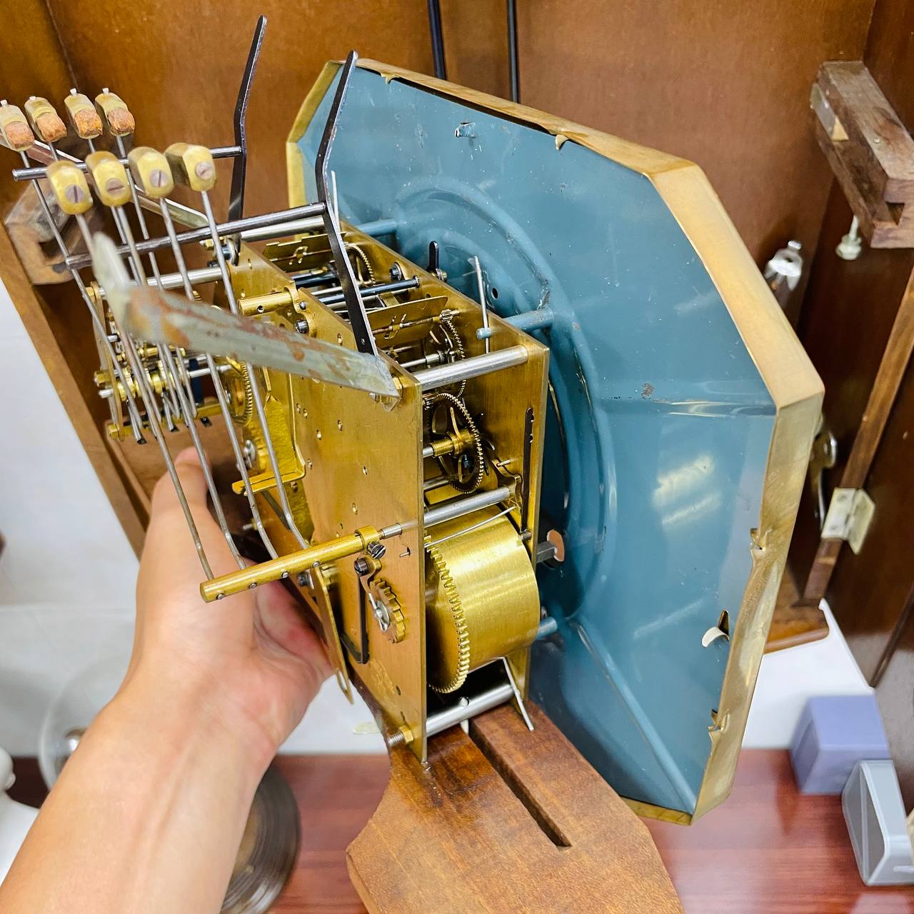 Đồng hồ cổ Vedette 8/8 số nổi vàng sang trọng - Ảnh 11