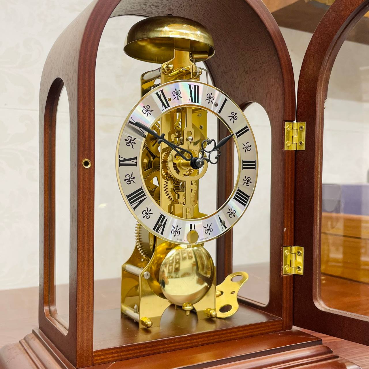 Đồng hồ để bàn Hermle dáng lồng đèn chuông chén - Ảnh 5