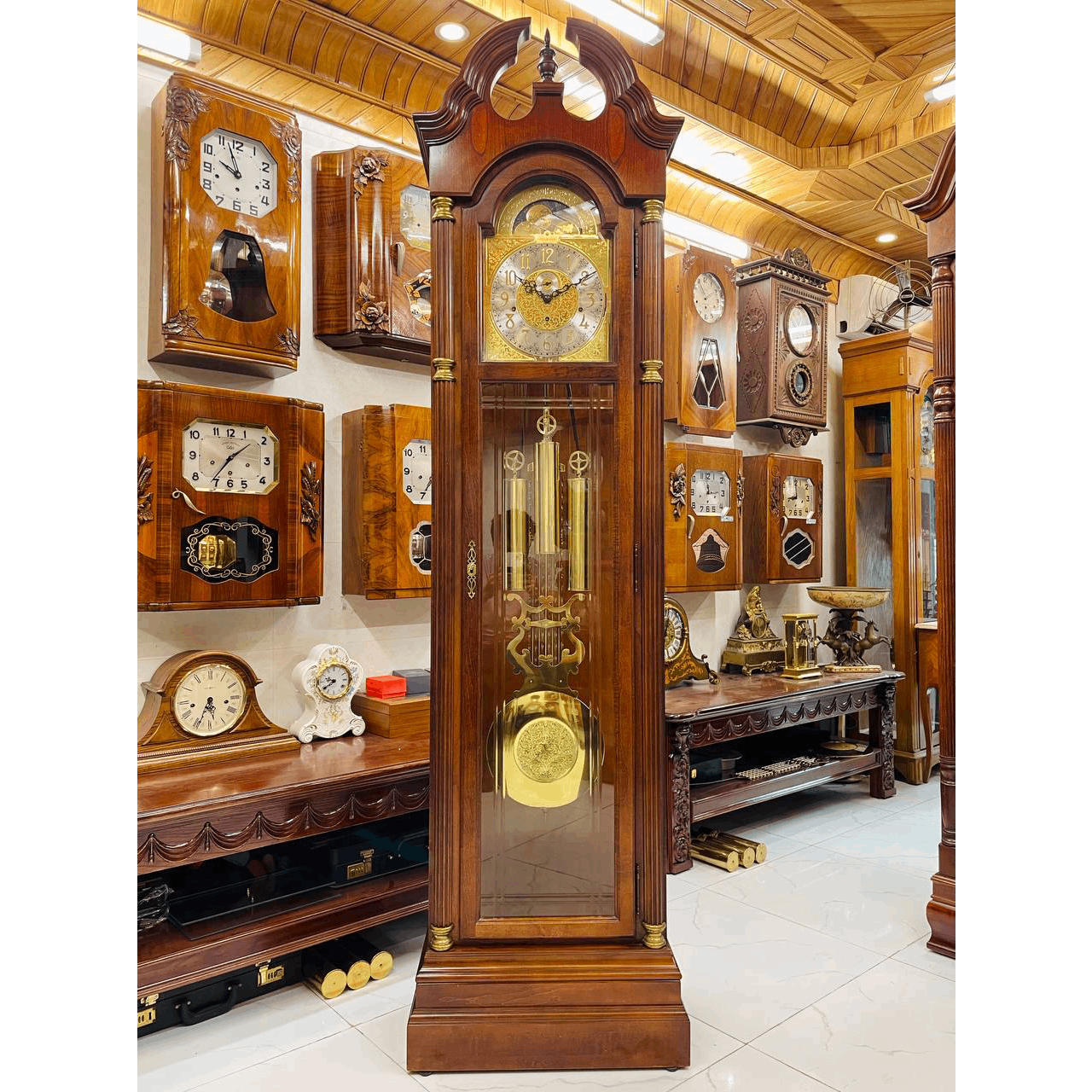 Đồng hồ tủ cây Howard Miller 12/12 mái sừng chơi chuông 3 bản nhạc - Ảnh 2