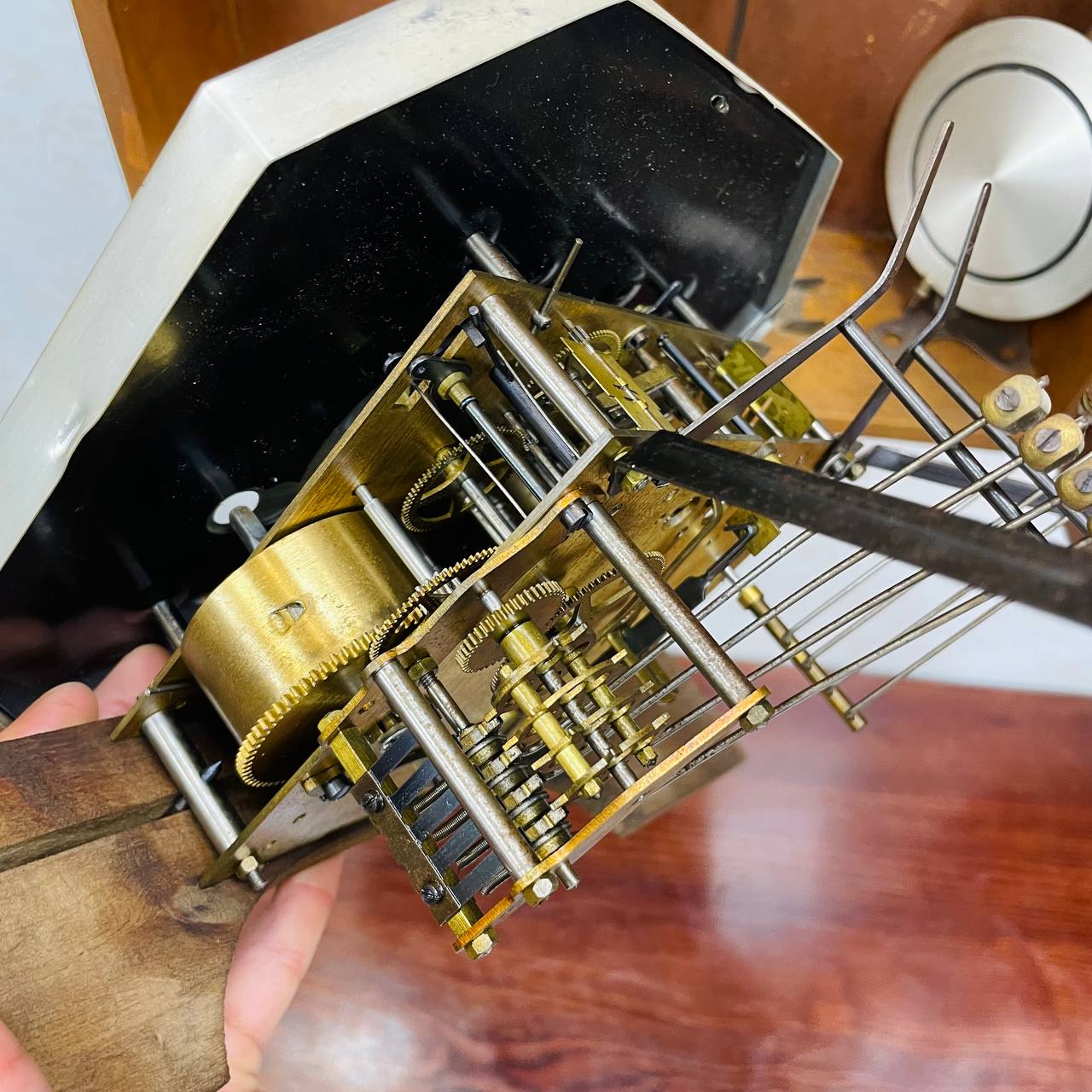 Đồng hồ cổ Vedette 8/8 thùng sồi hoa đẹp cổ điển - Ảnh 9