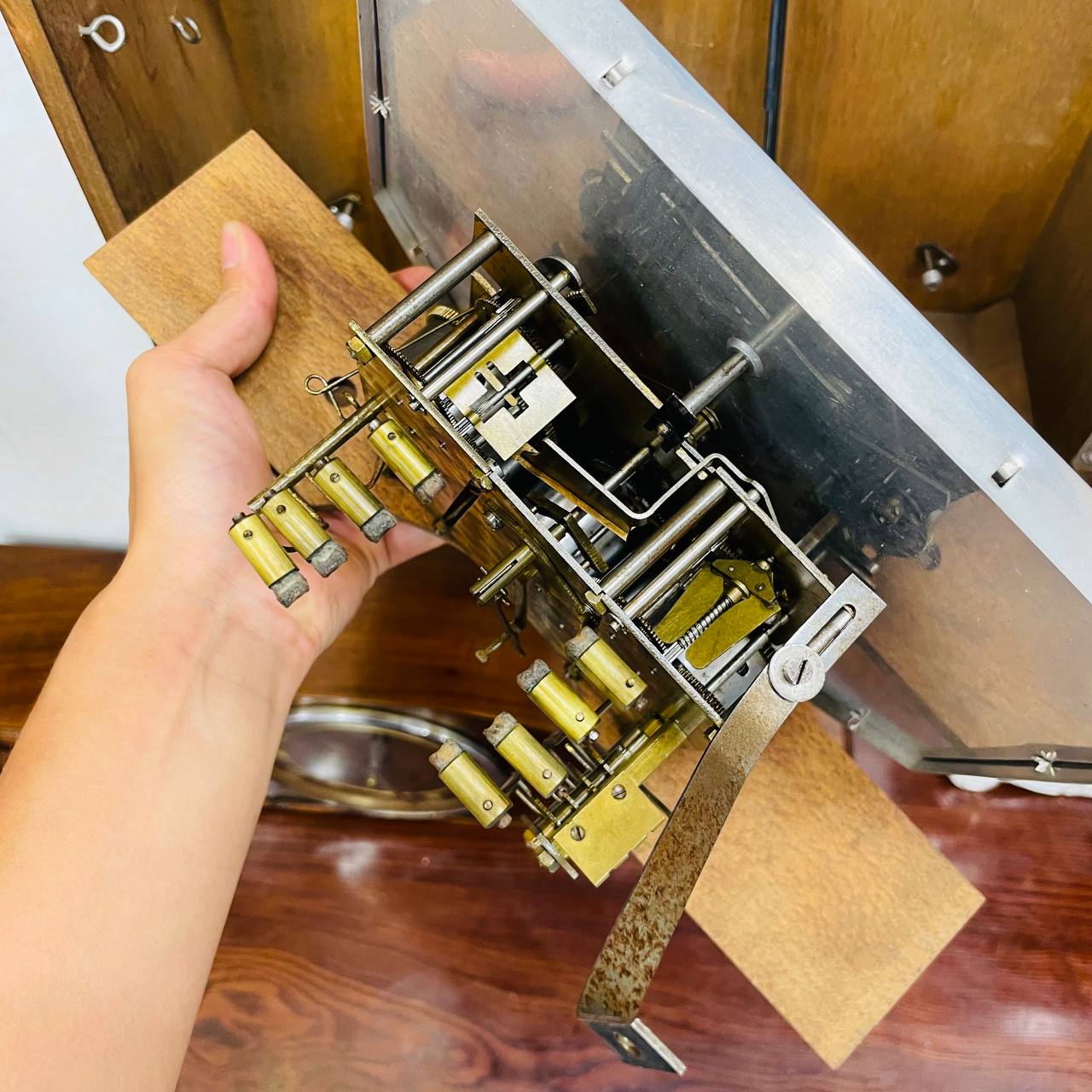 Đồng hồ FFR 8/8 thùng nu chạm bông đào - Ảnh 10