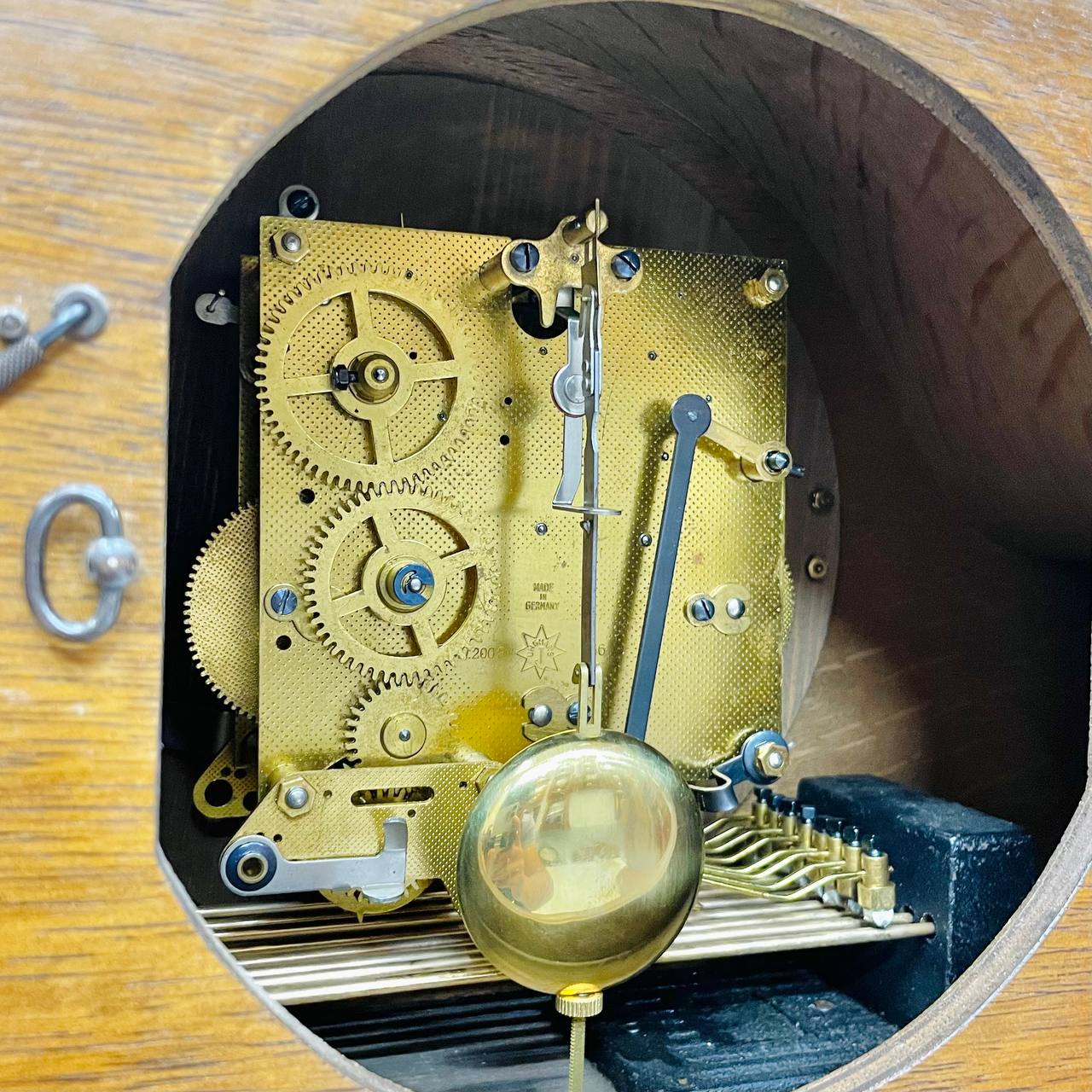 Vai bò Junghans 8/8 thùng số vàng nền vàng - Ảnh 8
